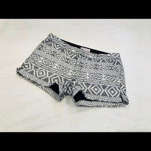 ⭐️ 3/$25 Southwest Style Print Shorts